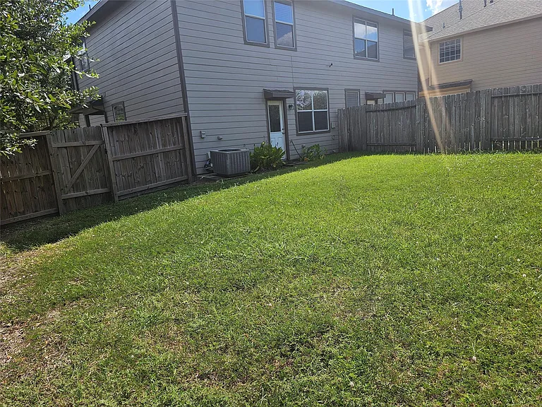 3217 Victorian Manor Ln — Photo 12