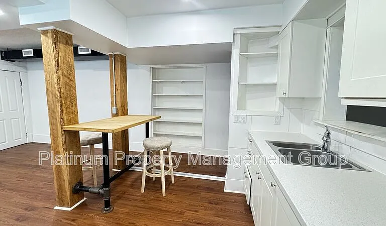 933 18th Ave SW #6 — Photo 4