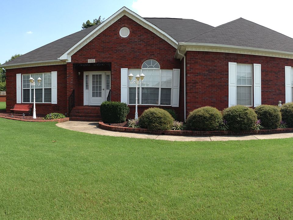 1st image of 102 Thomas Woods Ct