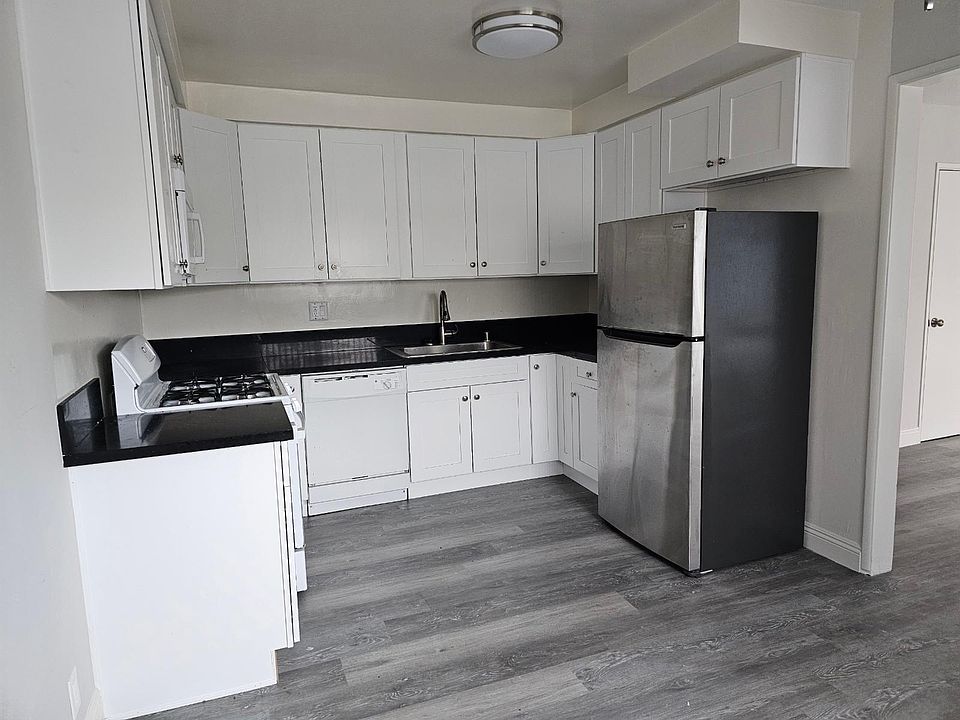 1st image of 5130 Woodman Ave APT 18