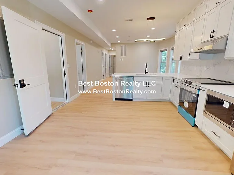 231 Highland Ave #2 — Photo 2