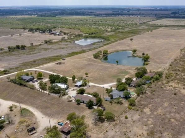 99 Roots Rd, Martindale, TX 78655