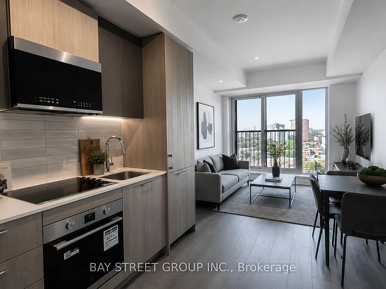 10 Oak St #1102 — Photo 1
