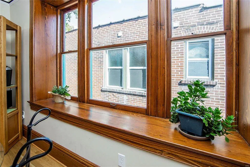 6022 Pershing Ave — Photo 3
