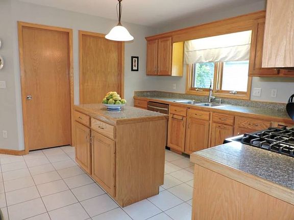 5th image of 614 E Chapel Ln