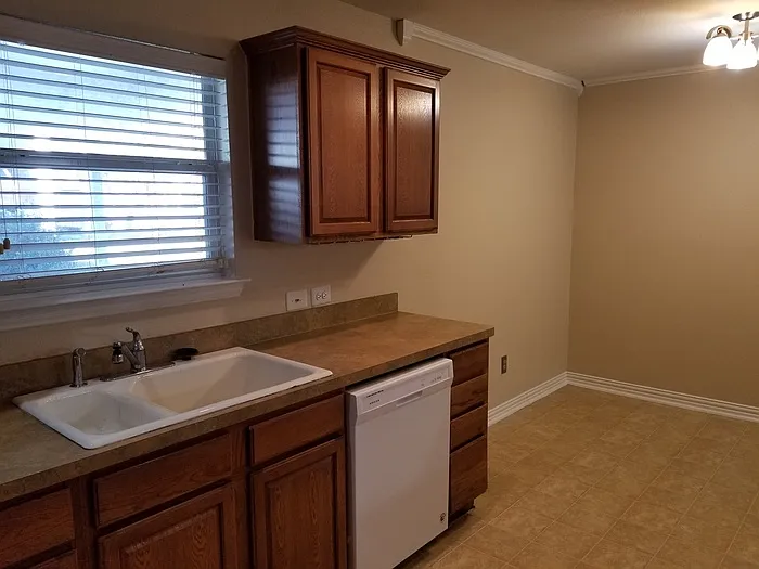 709 Pride Ct — Photo 6