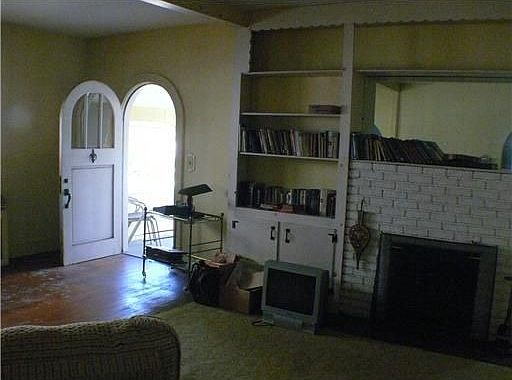 5th image of 385 N Montgomery St