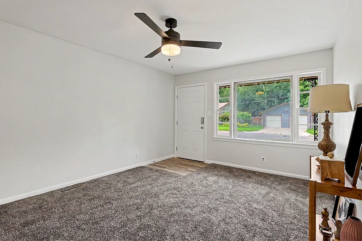 FLIP) 617 West 4th Street - 1 — Photo 3