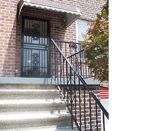 Immaculate front steps.