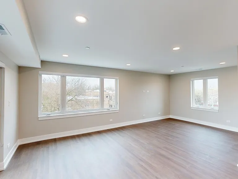550 Sheridan Square — Photo 15
