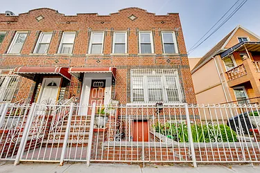 153 East 37th Street  image 1 of 33