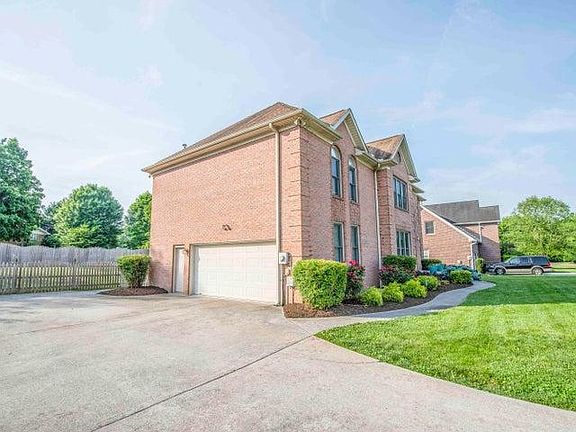3rd image of 10710 Eagle Glen Dr