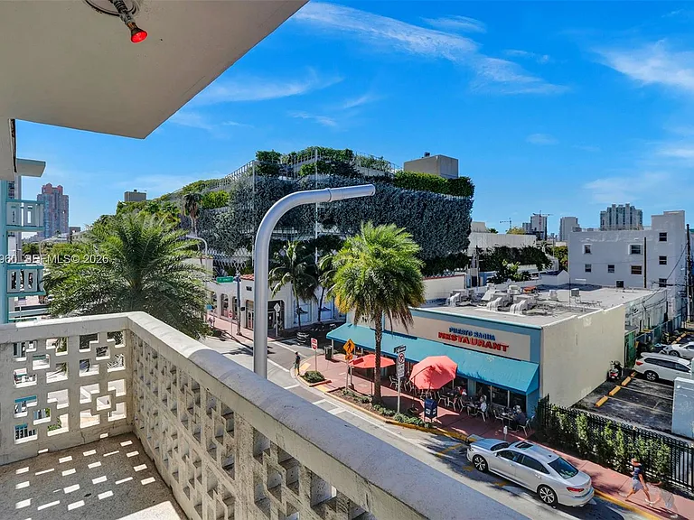 713 Collins Ave #42 — Photo 35