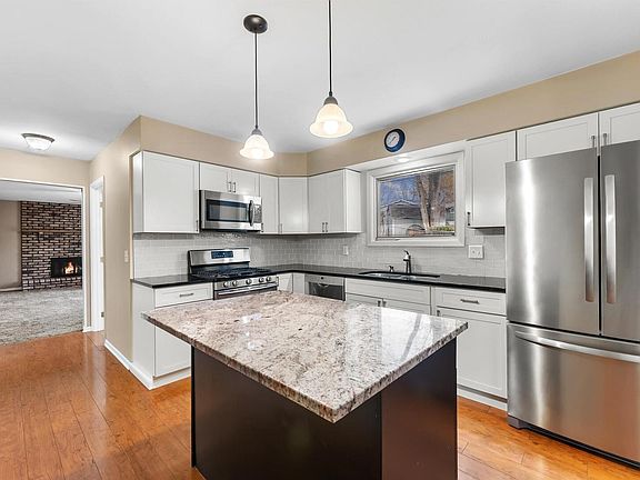 4th image of 2326 Kingsway Dr