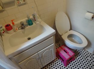 2550 32nd St APT 2R, Astoria, NY 11102