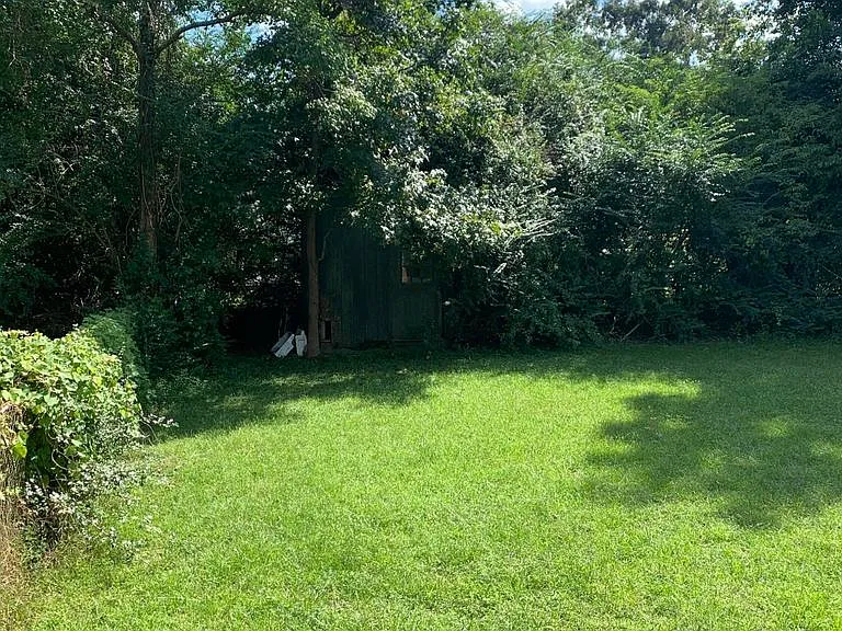 109 Tupperway Dr #B — Photo 8