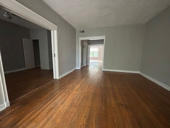3rd image of 112 E 43rd St #116-2W