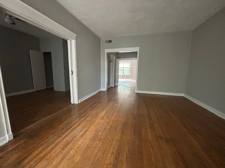 Afton Apartments — Photo 3