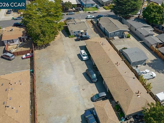 4th image of 24063 Park St