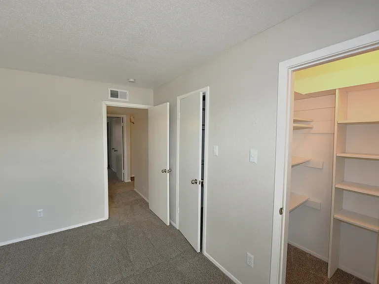 Mariposa Flats — Photo 13
