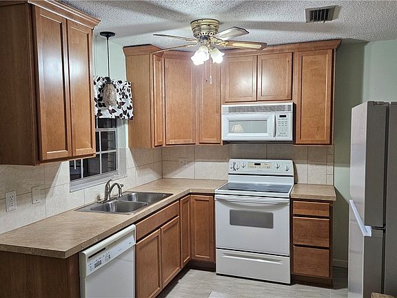 4th image of 662 N Charles Ave