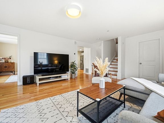 4th image of 30 Webster St Unit 3