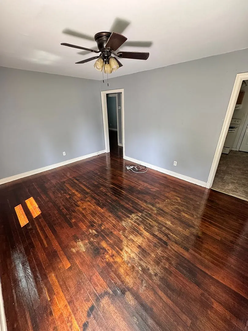 2 bed house on Rva Northside! Central hvac, hardwoods,all electric, lots of parking, laundry, — Photo 3