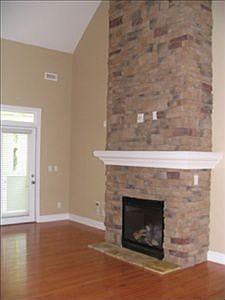 3rd image of 6 Woods Edge Ct