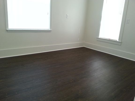 5th image of 108 W Bois D Arc St