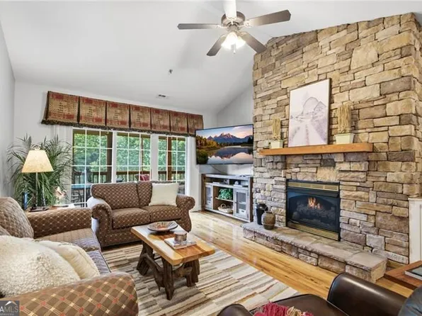 92 Gleneagle Ct Unit 302B, Clayton, GA 30525