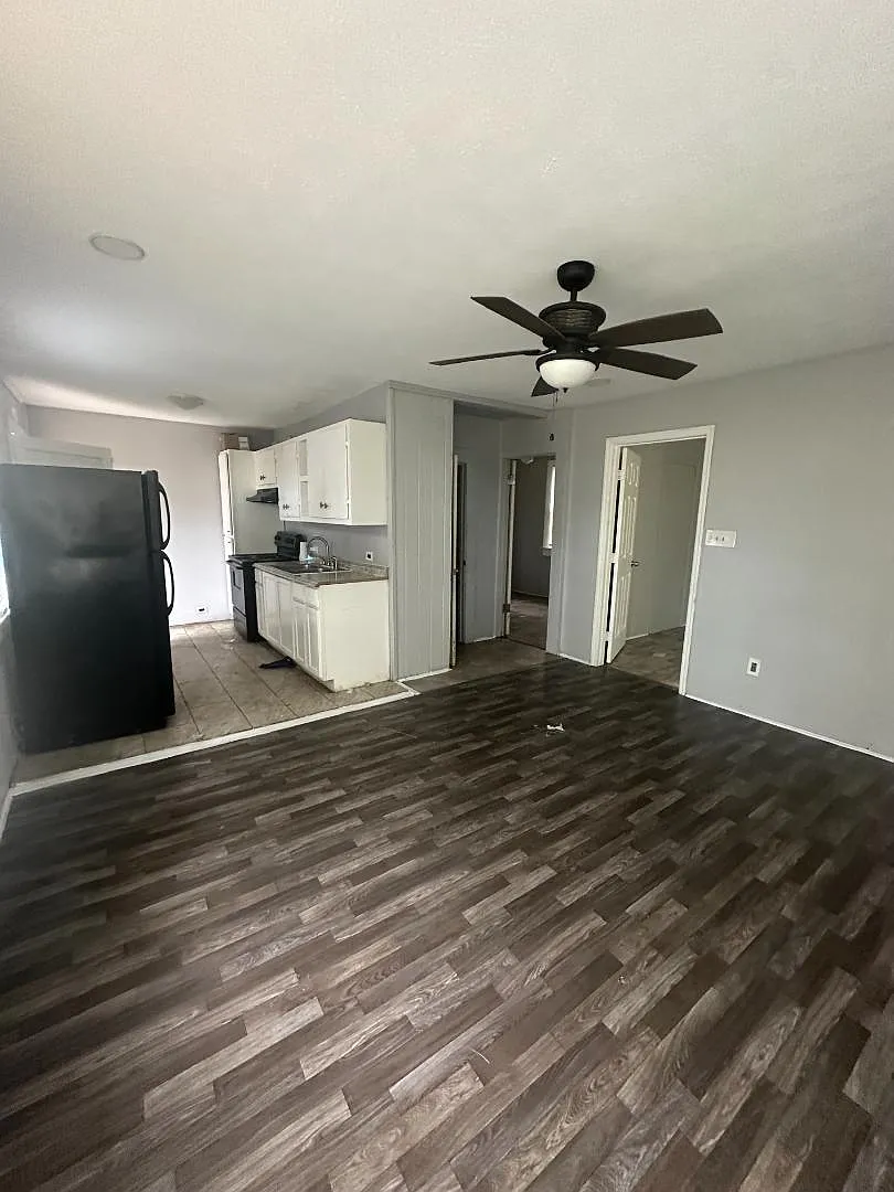 1126 Brentwood Ave — Photo 4