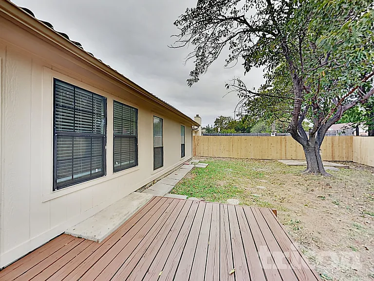 7421 Ridge Rd W — Photo 16
