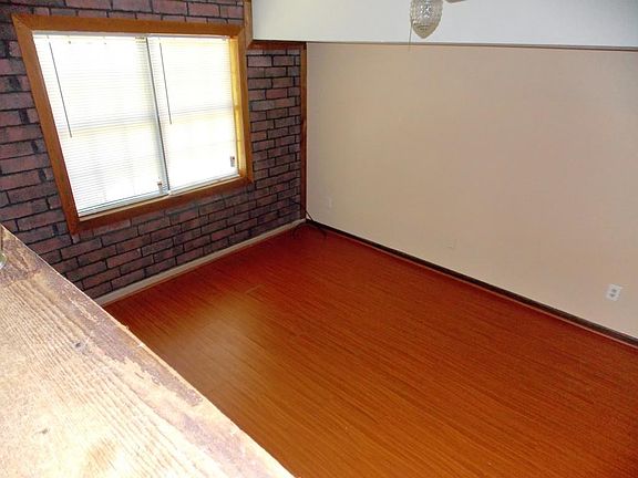 3rd image of 2943 Five Oaks Cir SW