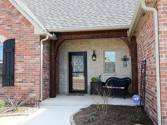 2nd image of 556 Stephany Dr NE