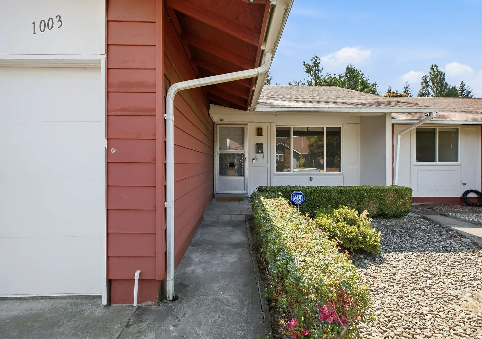 Cozy Renton Highland 3 Bedroom Rambler Low-Maintenance Living! — Photo 4