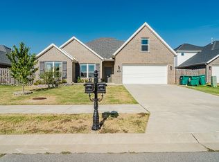 460 Poplar Rd, Centerton, AR 72719
