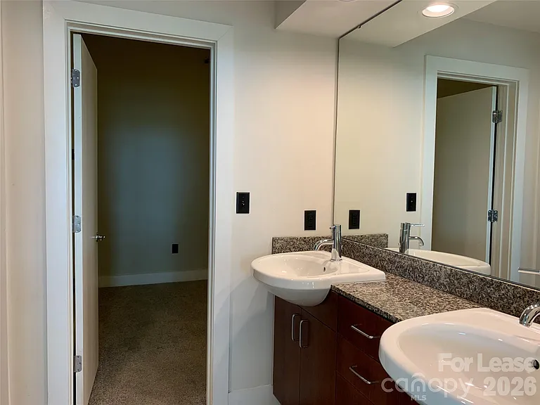 505 E 6th St #1305 — Photo 23