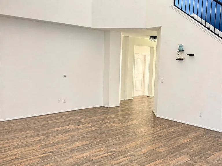 617 Cortona Ln — Photo 13