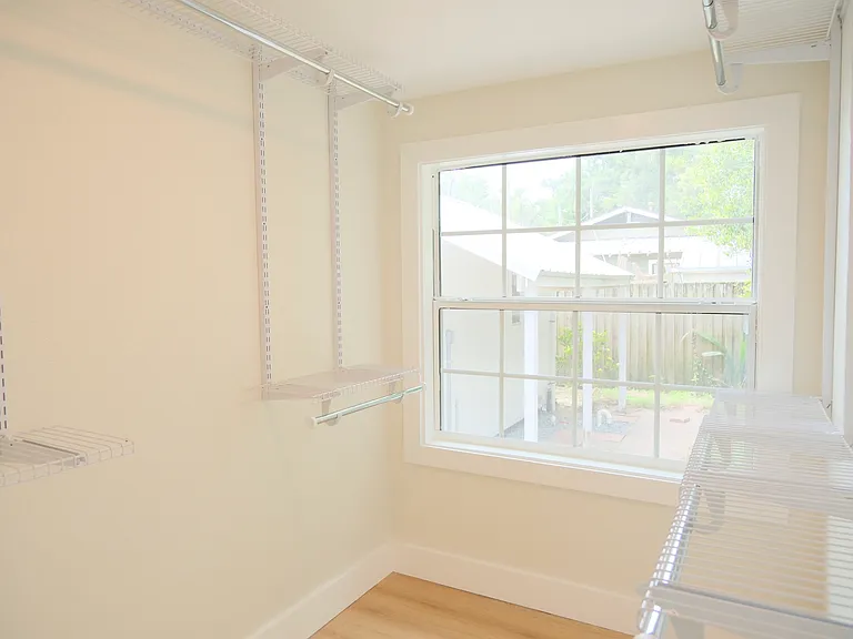 210 W Hiawatha St — Photo 17