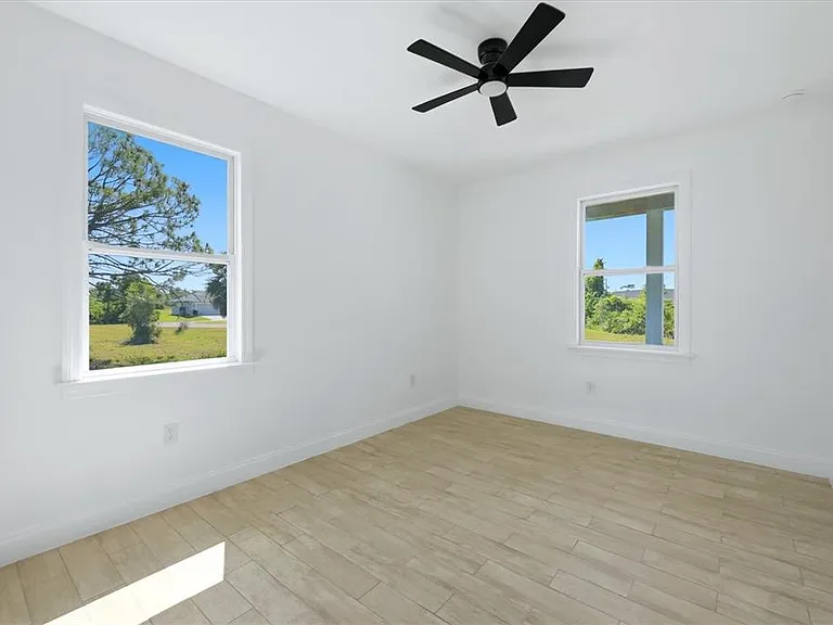 8 Bank Ct — Photo 13