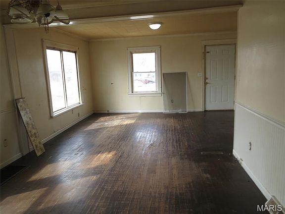 2nd image of 104 N Pence St