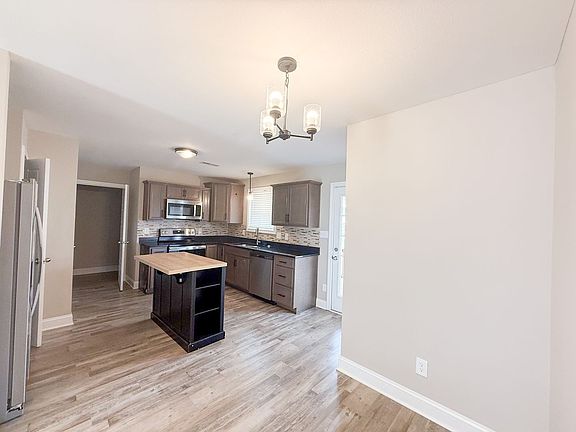 4th image of 796 Lillian Grace Dr