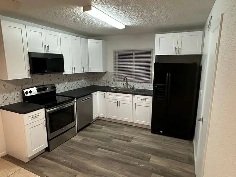 1000 Lake Of The Woods Blvd #H205 — Photo 2