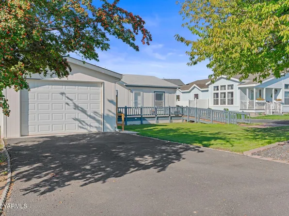 103 Lenseigne Pl, Moxee, WA 98936