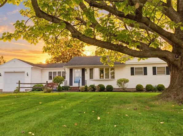 215 Gilman Rd, Churchville, NY 14428