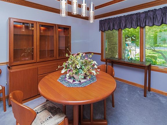 3rd image of 528 Saint Thomas Ct