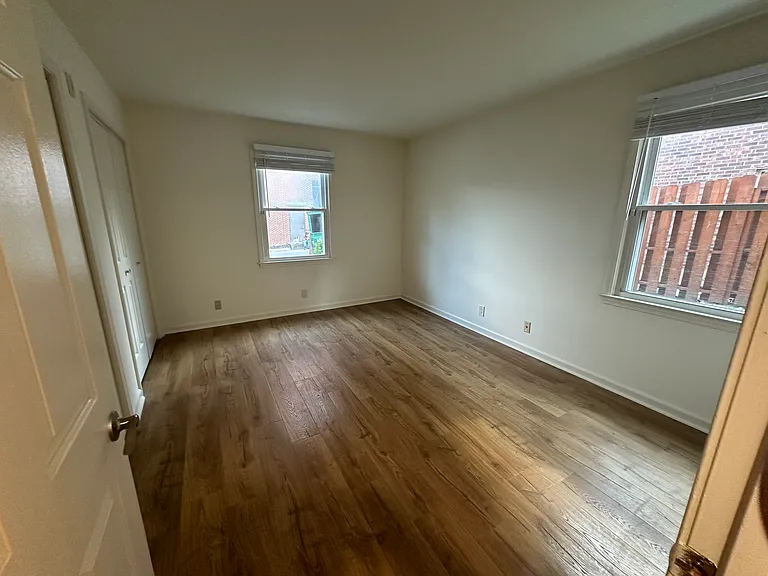 2905 Burch Ave #8 — Photo 35