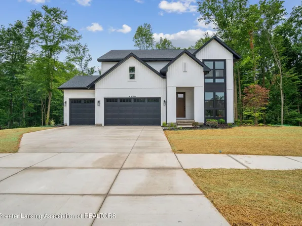 4240 Overbrook Dr, Grand Ledge, MI 48837