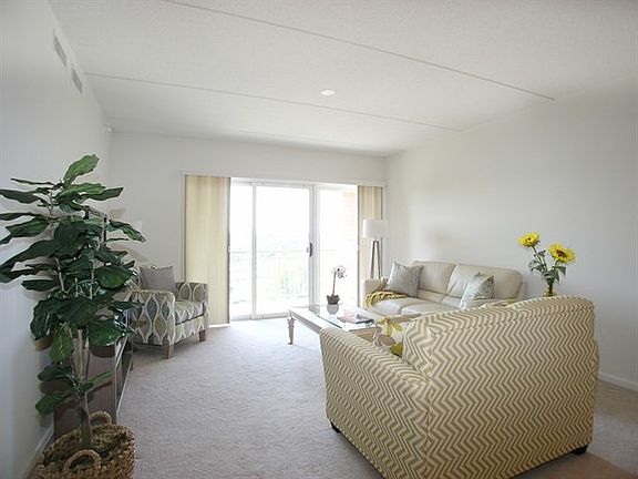 4th image of 1 N Beacon Pl APT 413