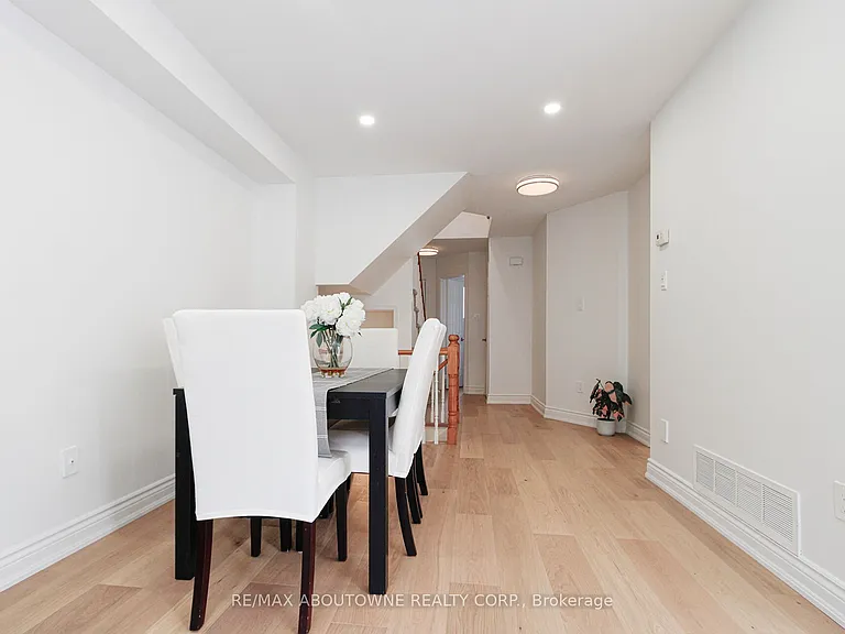 1114 Lindsay Dr — Photo 6